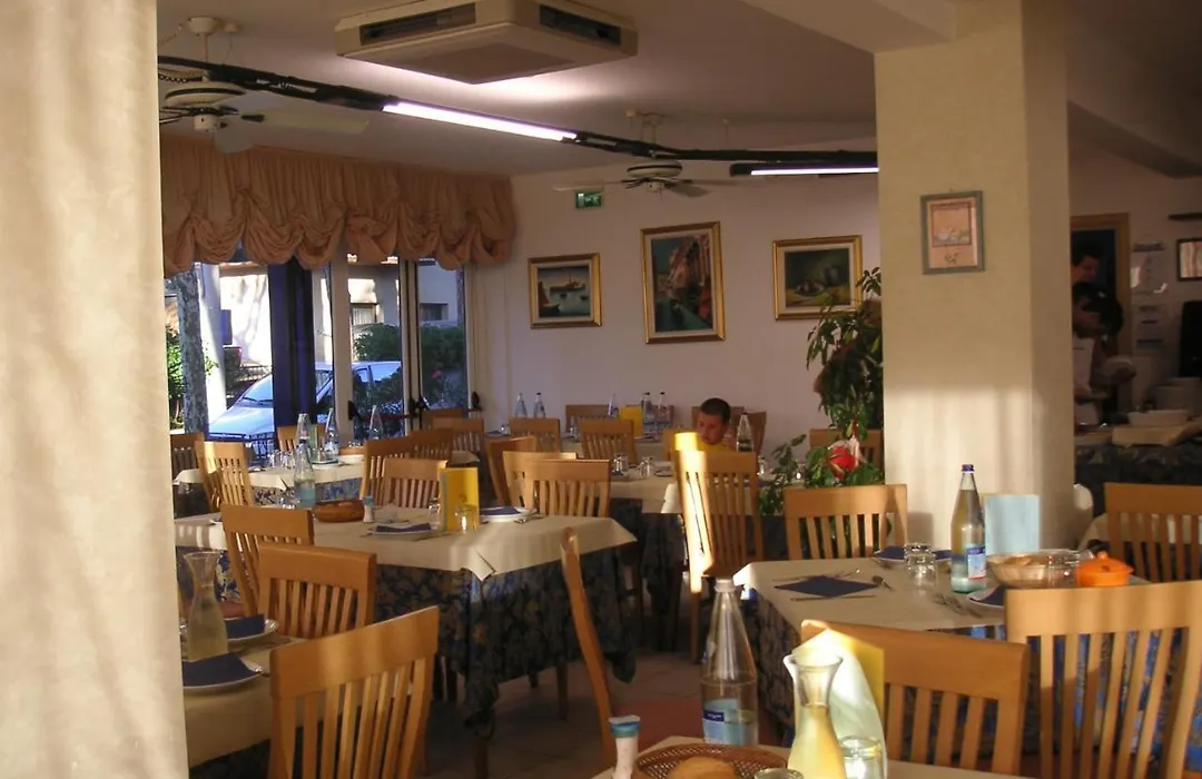 Hotel Canasta-1